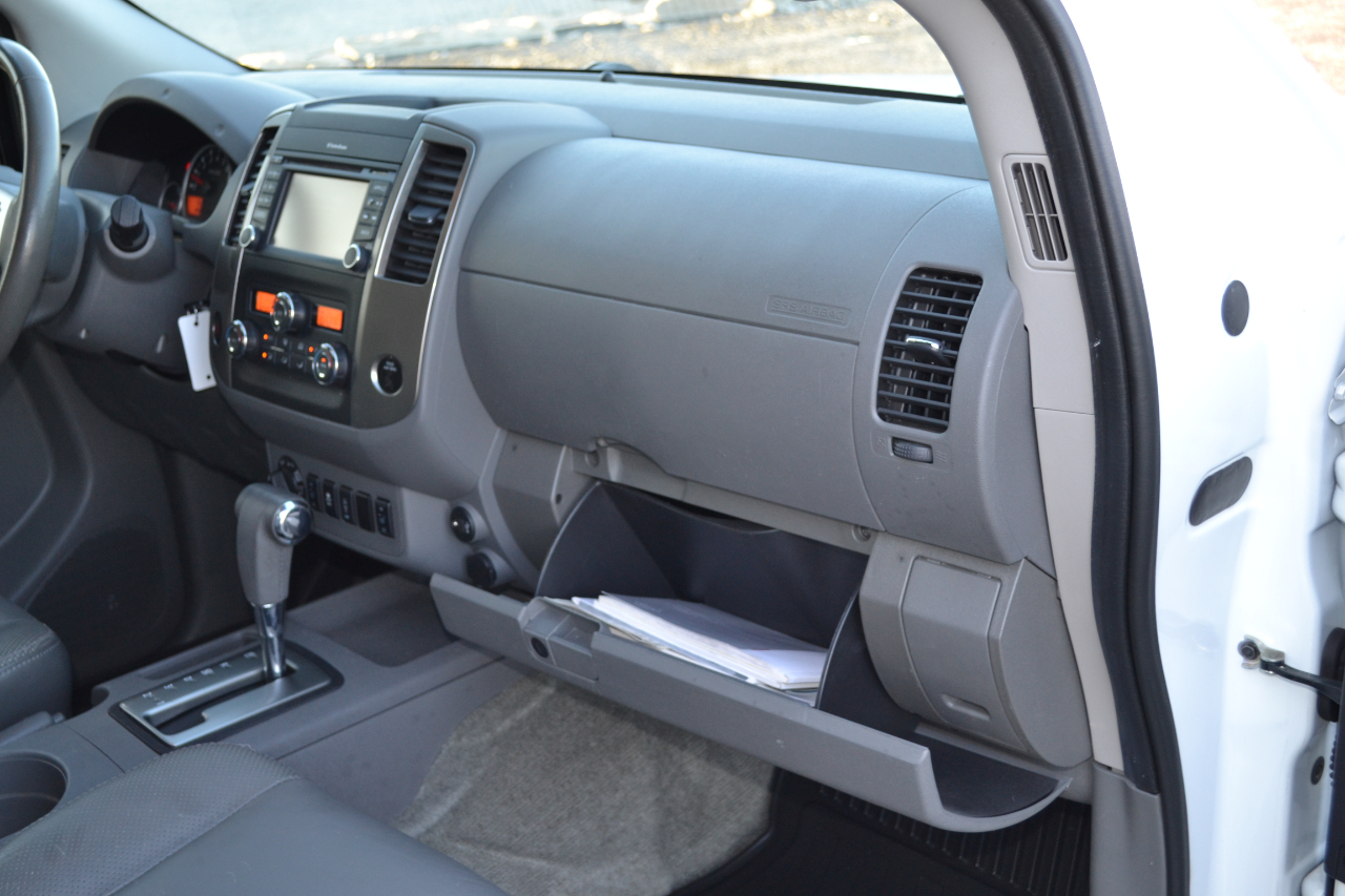 2017 Nissan Frontier PRO-4X Crew Cab photo 28