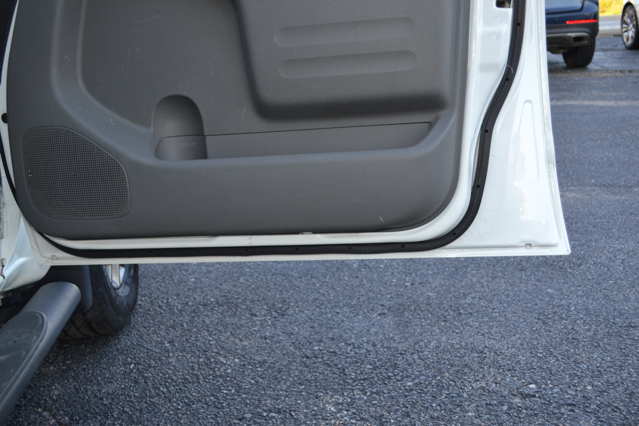2017 Nissan Frontier PRO-4X Crew Cab photo 32