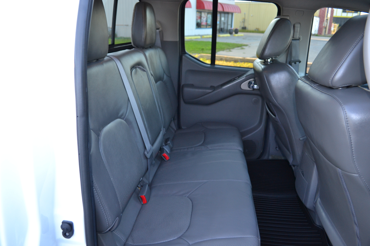 2017 Nissan Frontier PRO-4X Crew Cab photo 34