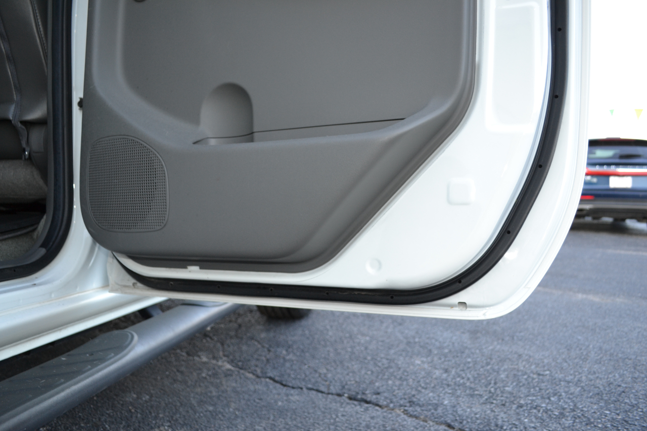 2017 Nissan Frontier PRO-4X Crew Cab photo 37