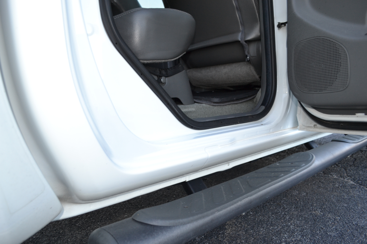 2017 Nissan Frontier PRO-4X Crew Cab photo 38