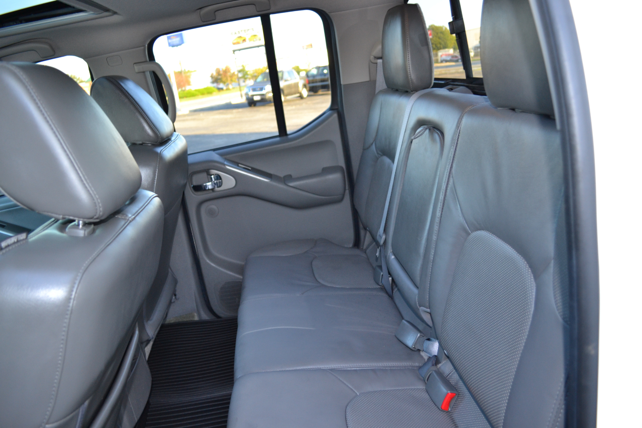 2017 Nissan Frontier PRO-4X Crew Cab photo 39