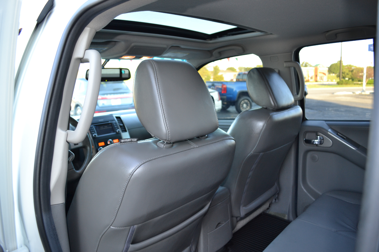 2017 Nissan Frontier PRO-4X Crew Cab photo 41