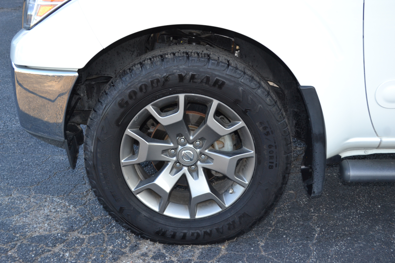 2017 Nissan Frontier PRO-4X Crew Cab photo 49