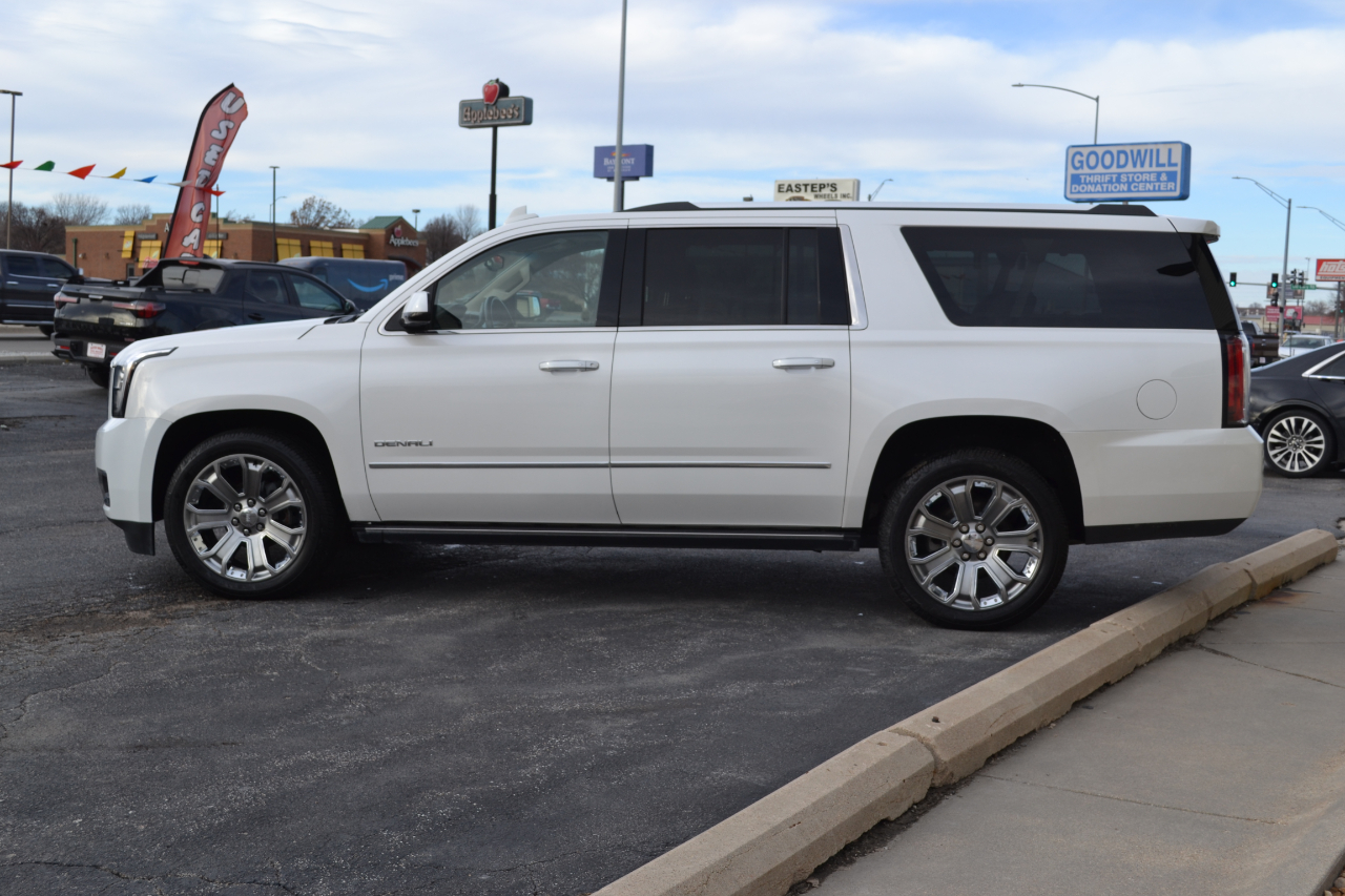 GMC Yukon XL Denali 4WD 2017
