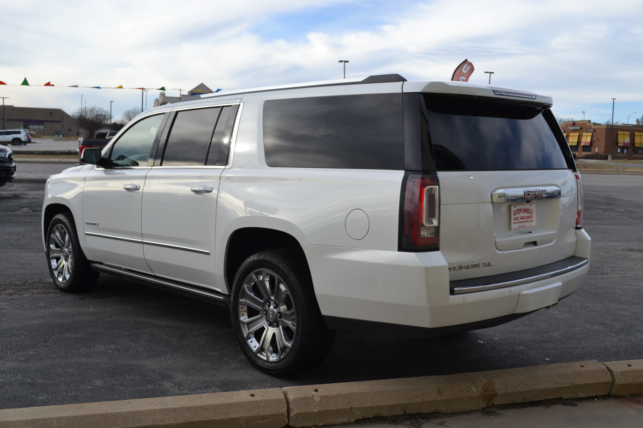GMC Yukon XL Denali 4WD 2017