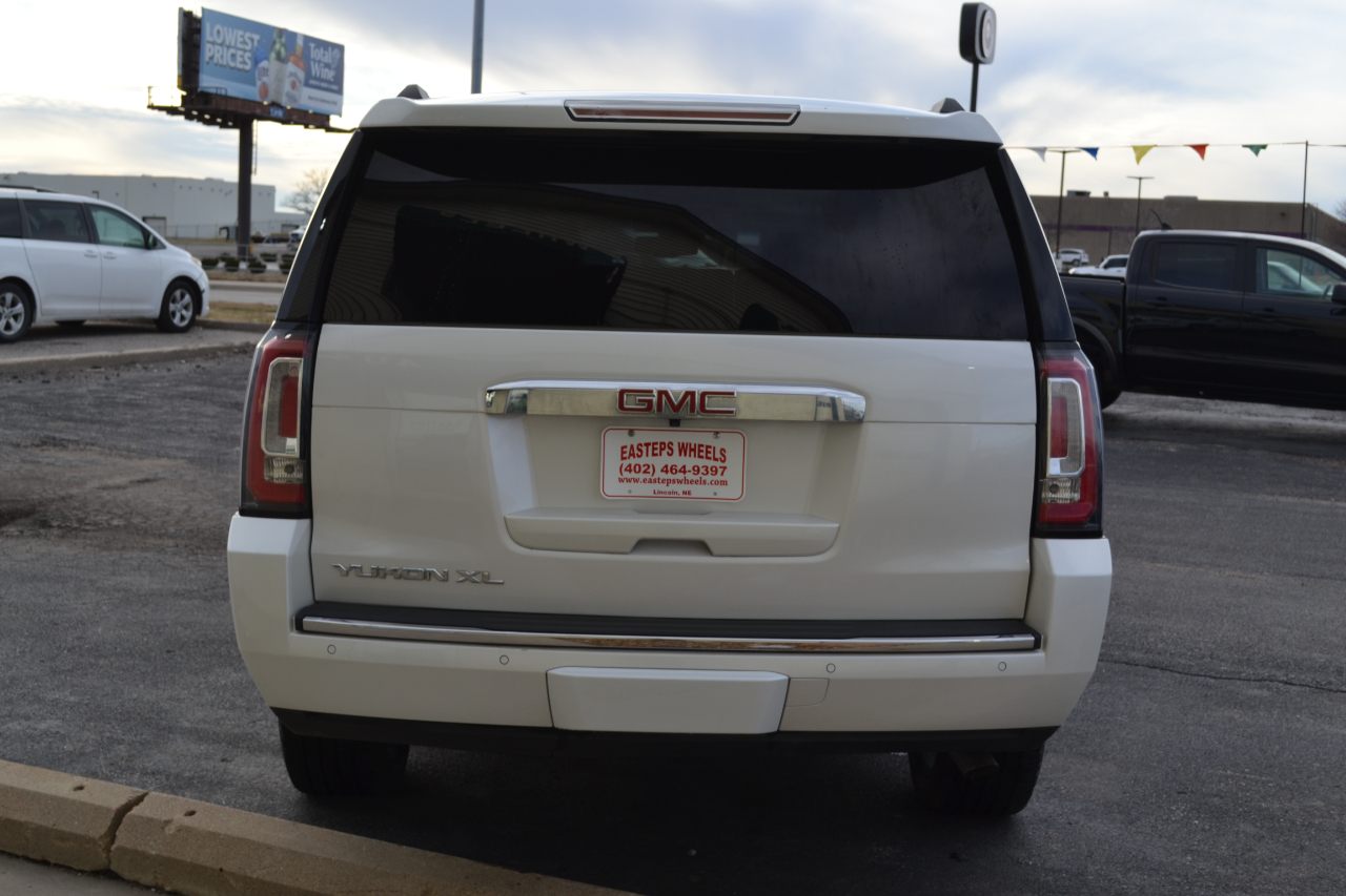 GMC Yukon XL Denali 4WD 2017