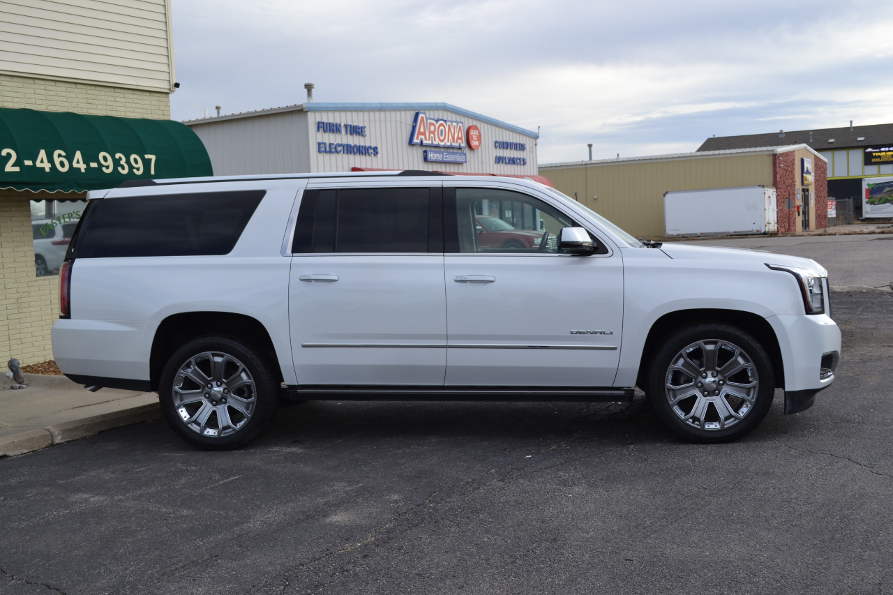 GMC Yukon XL Denali 4WD 2017