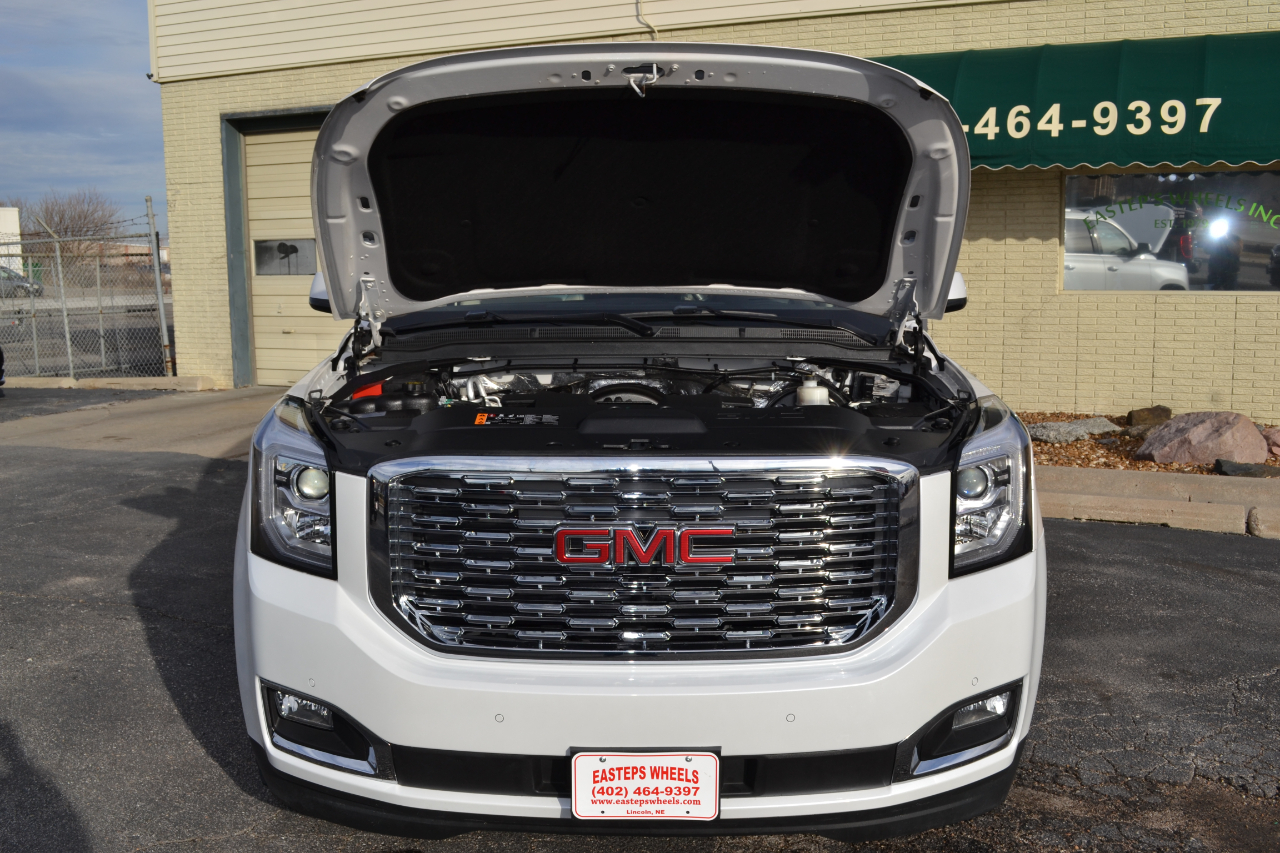 GMC Yukon XL Denali 4WD 2017