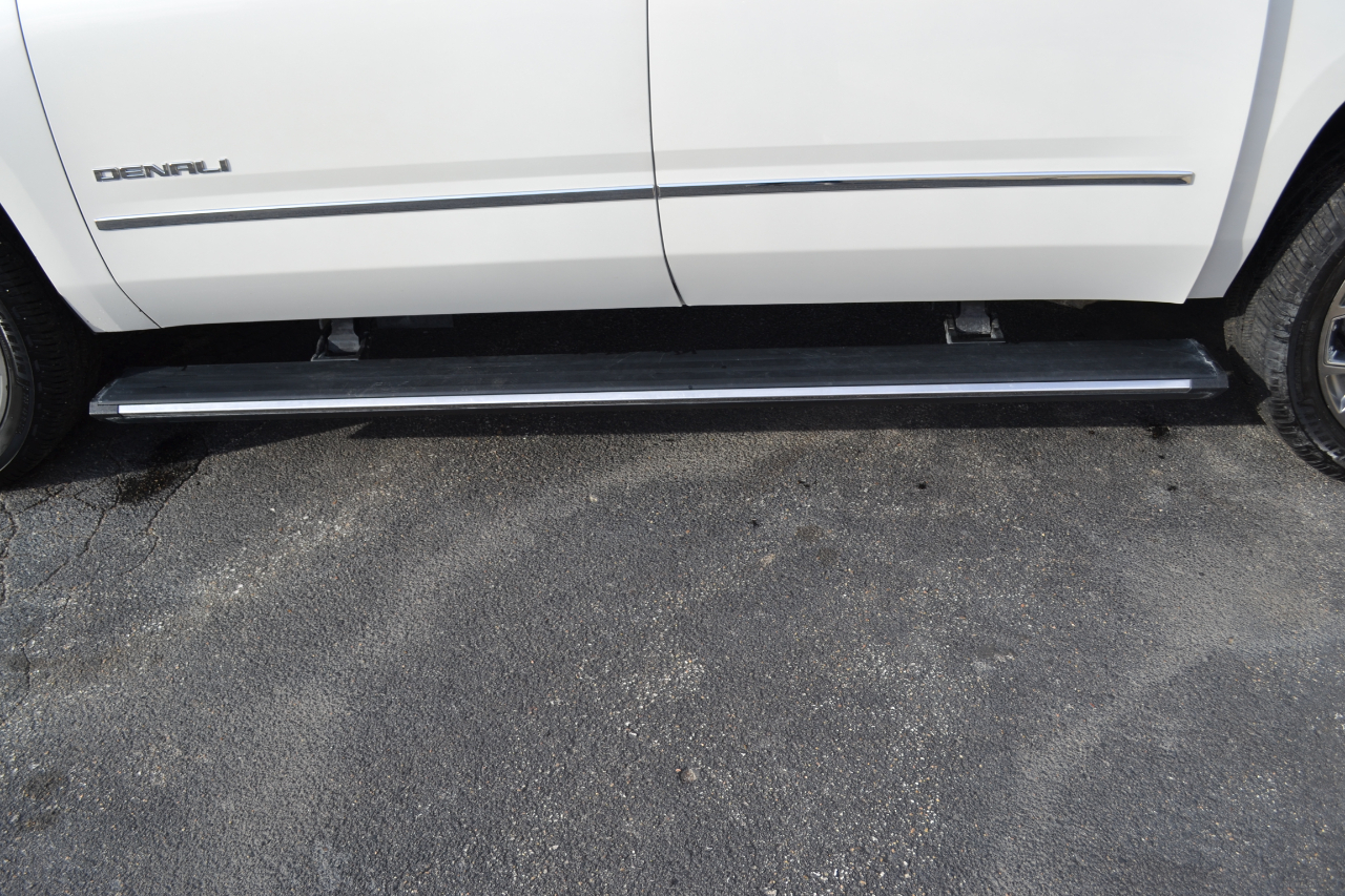 GMC Yukon XL Denali 4WD 2017