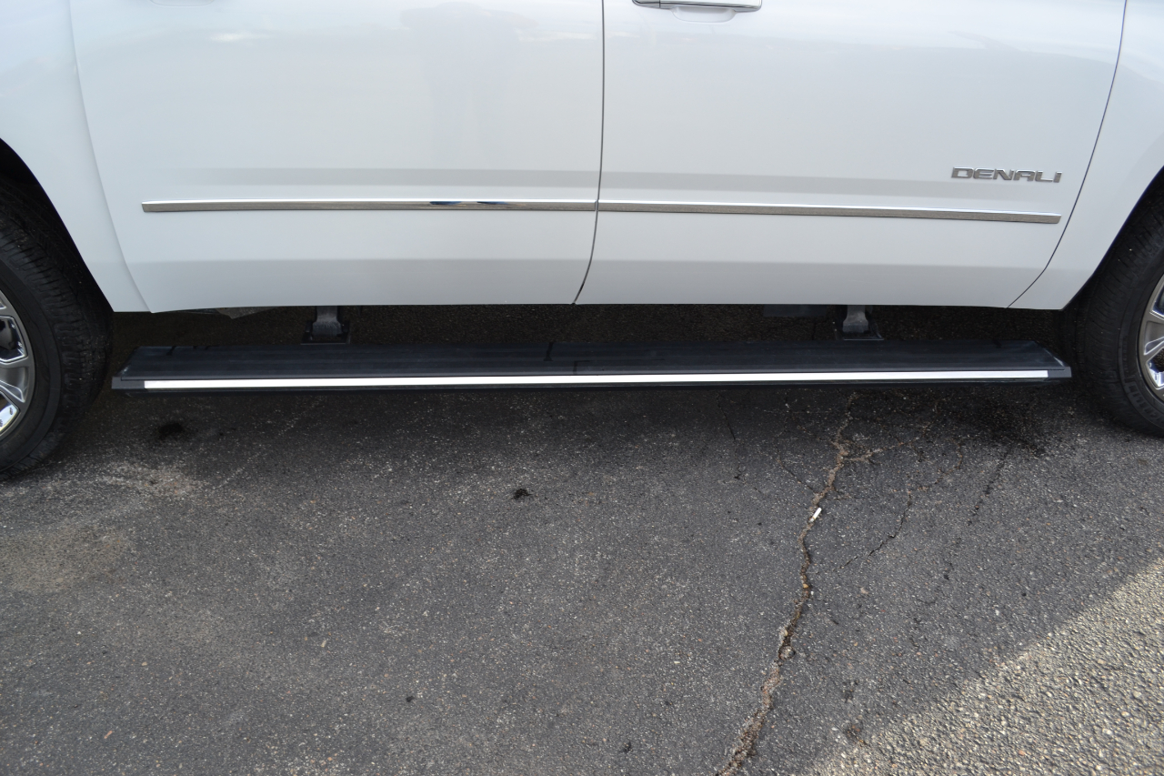 GMC Yukon XL Denali 4WD 2017