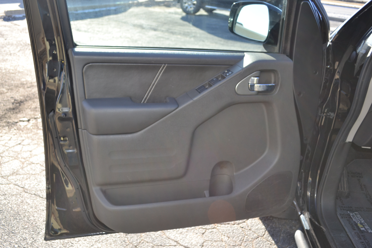 Nissan Frontier PRO-4X Crew Cab 5AT 4WD 2016