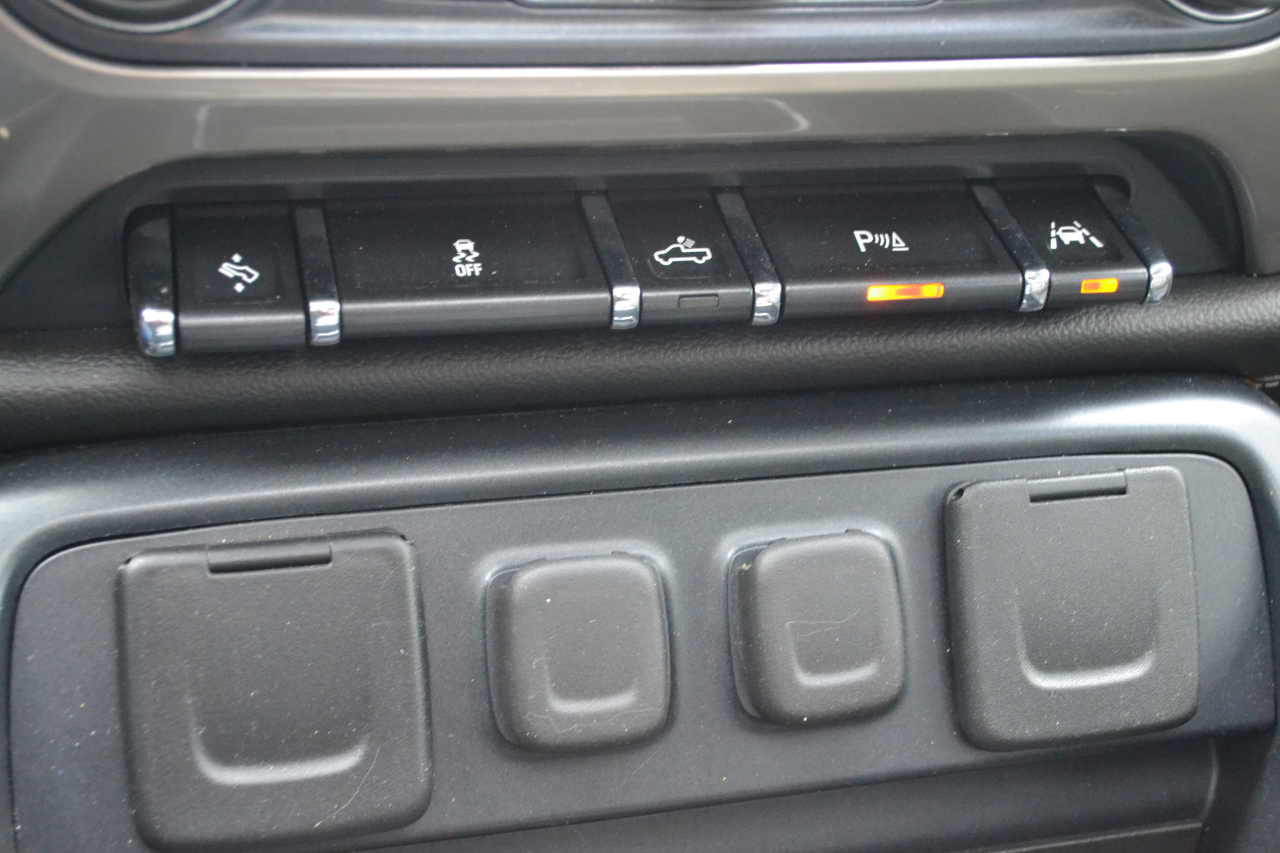 Chevrolet Silverado 1500 High Country Crew Cab Short Box 4WD 2017