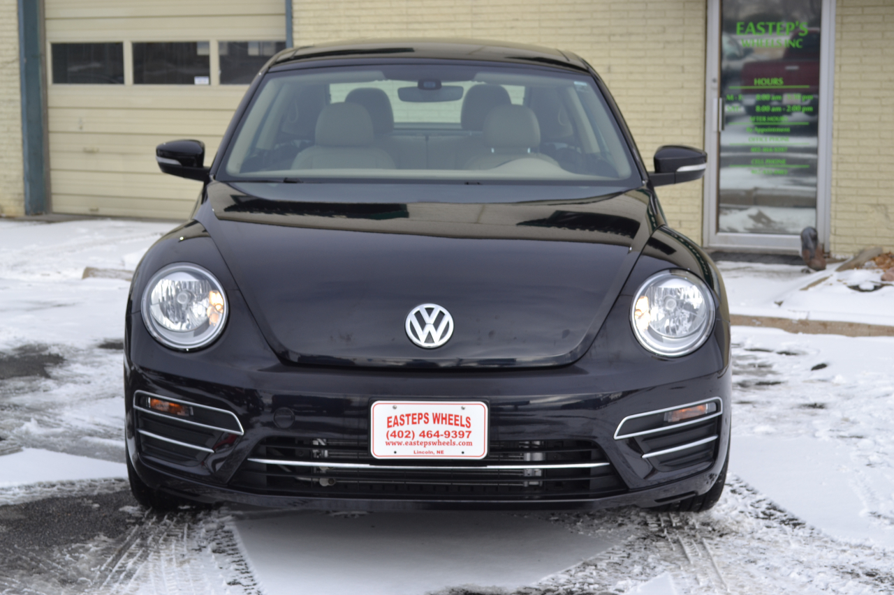 Volkswagen Beetle 2.0T SE 2018