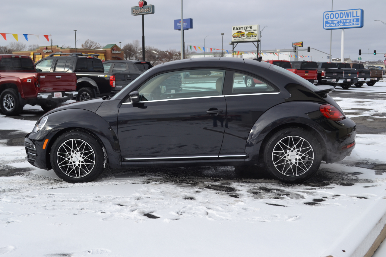 Volkswagen Beetle 2.0T SE 2018