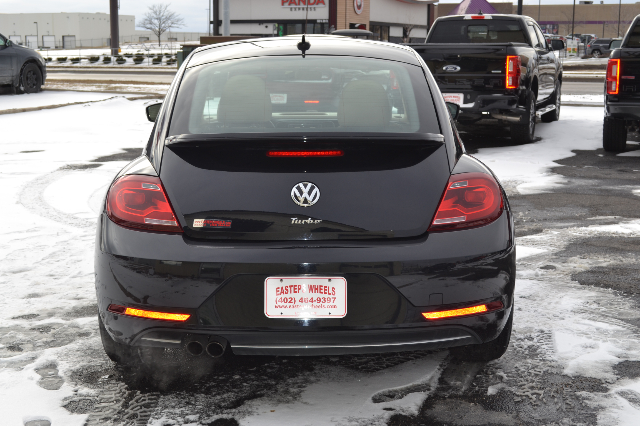 Volkswagen Beetle 2.0T SE 2018