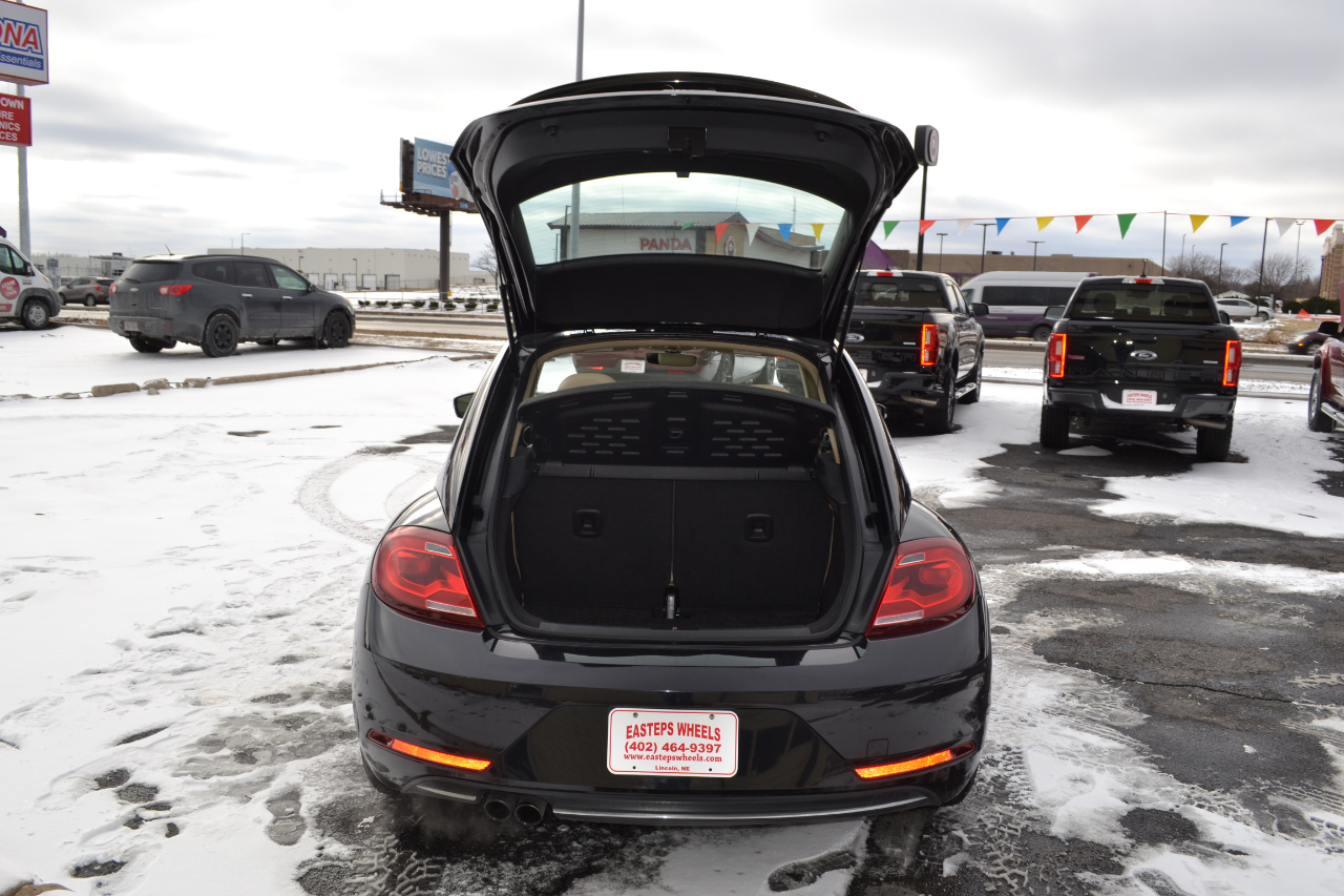 Volkswagen Beetle 2.0T SE 2018