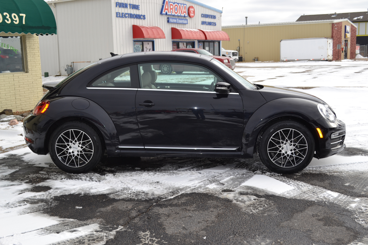 Volkswagen Beetle 2.0T SE 2018