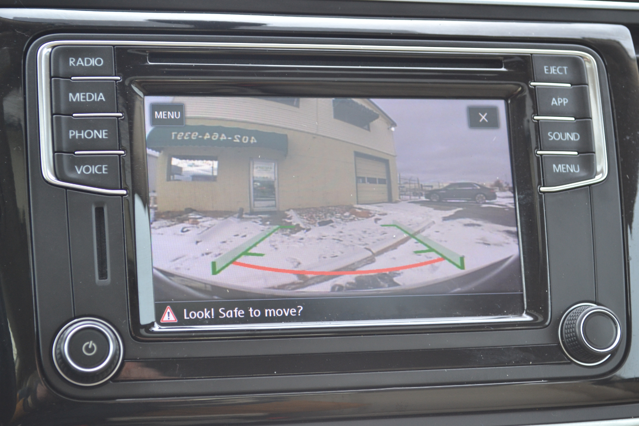 Volkswagen Beetle 2.0T SE 2018