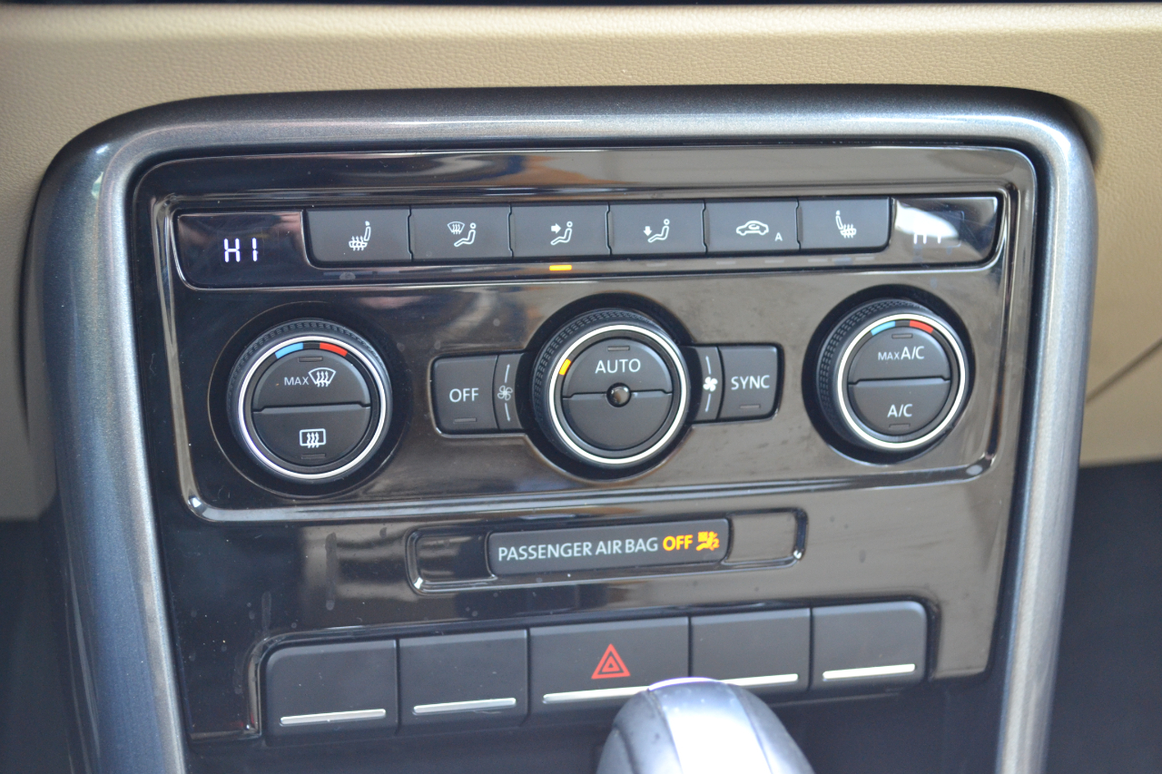 Volkswagen Beetle 2.0T SE 2018