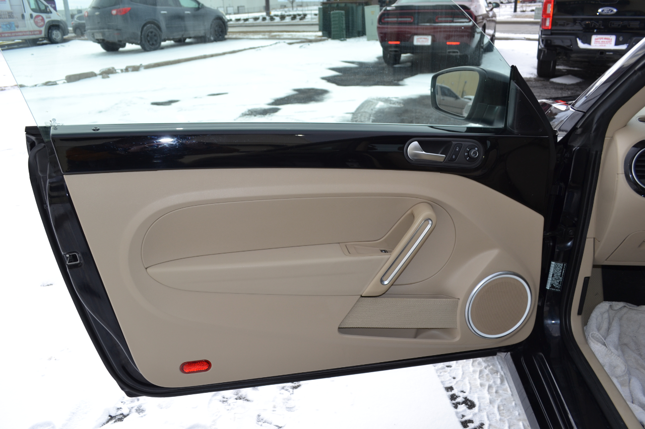 Volkswagen Beetle 2.0T SE 2018