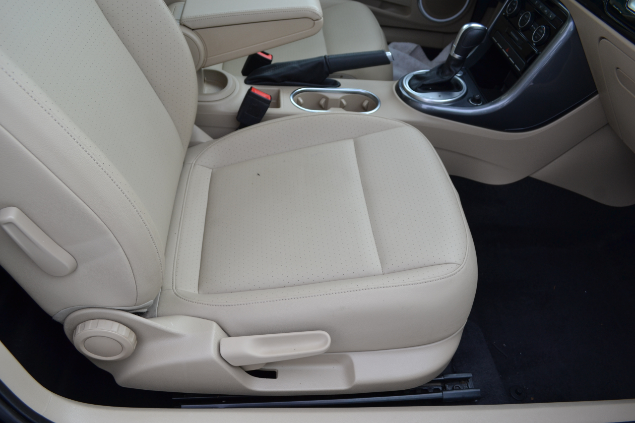 Volkswagen Beetle 2.0T SE 2018