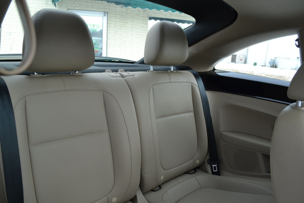 Volkswagen Beetle 2.0T SE 2018