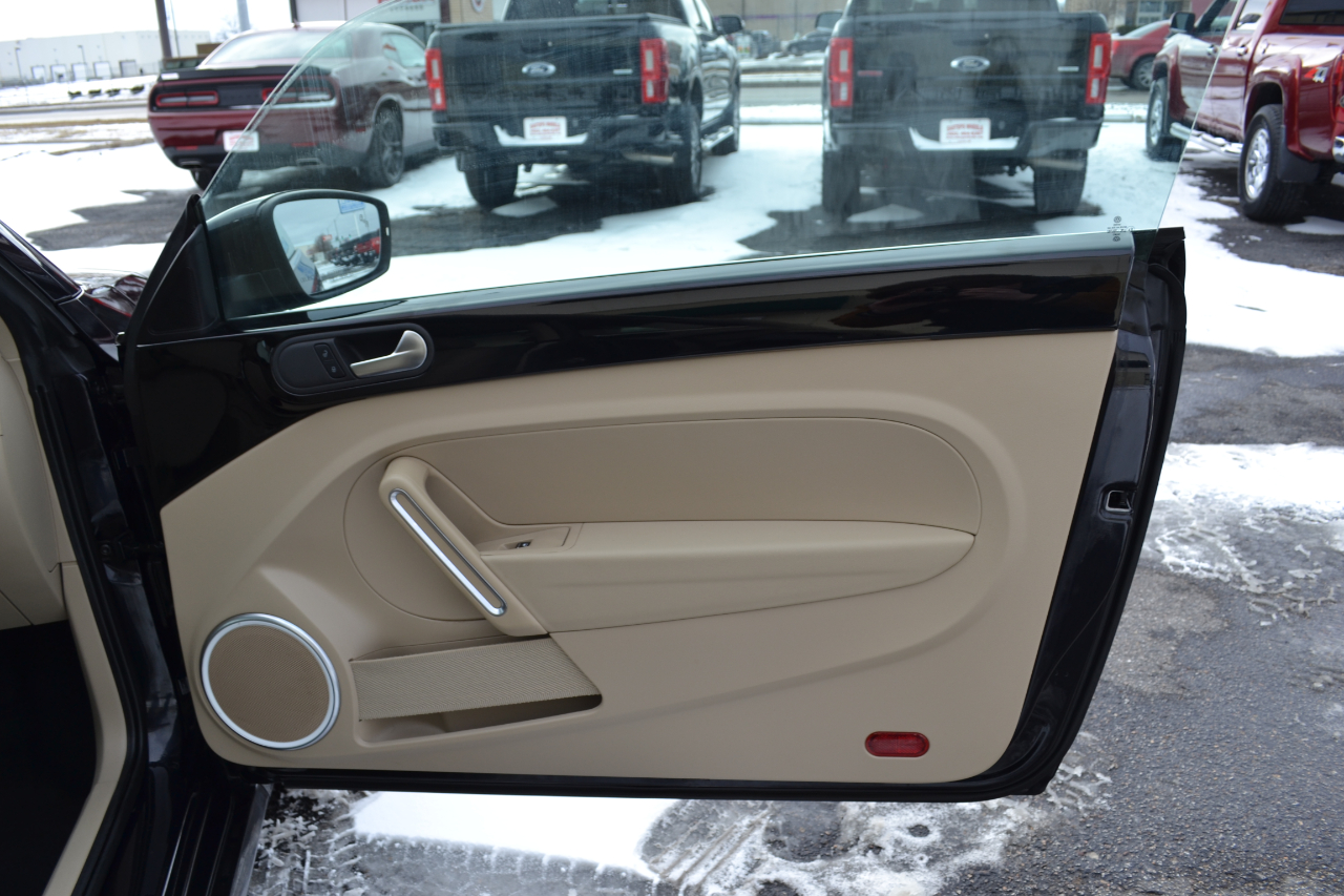 Volkswagen Beetle 2.0T SE 2018