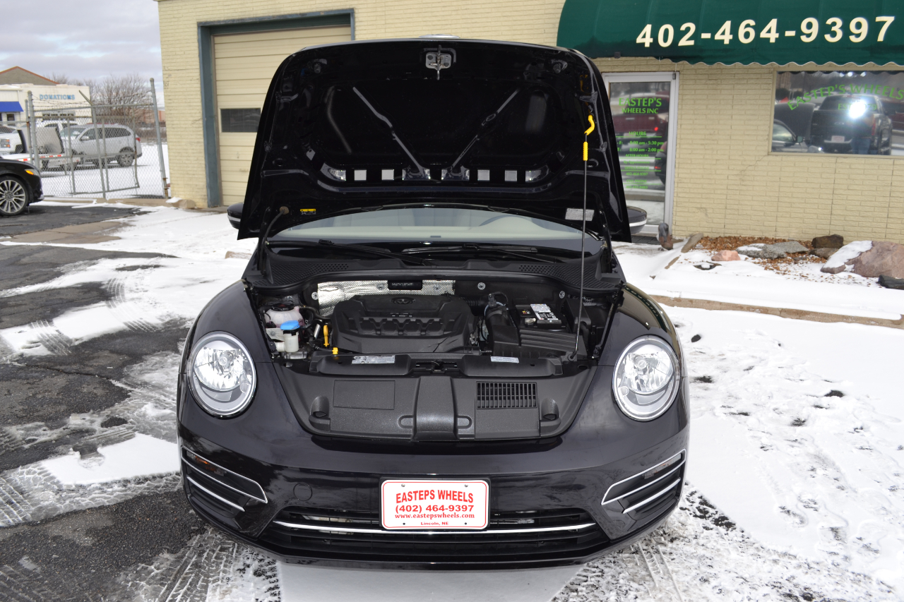 Volkswagen Beetle 2.0T SE 2018