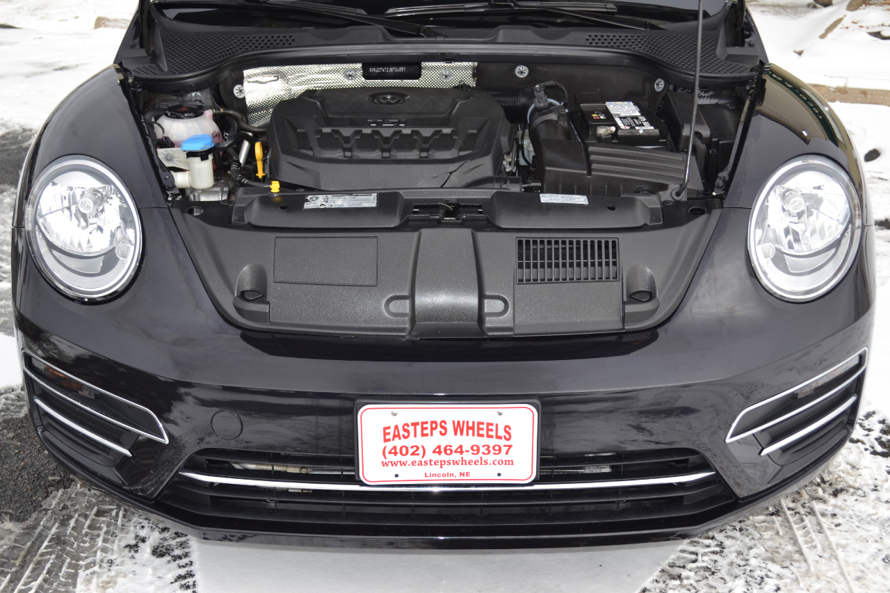 Volkswagen Beetle 2.0T SE 2018