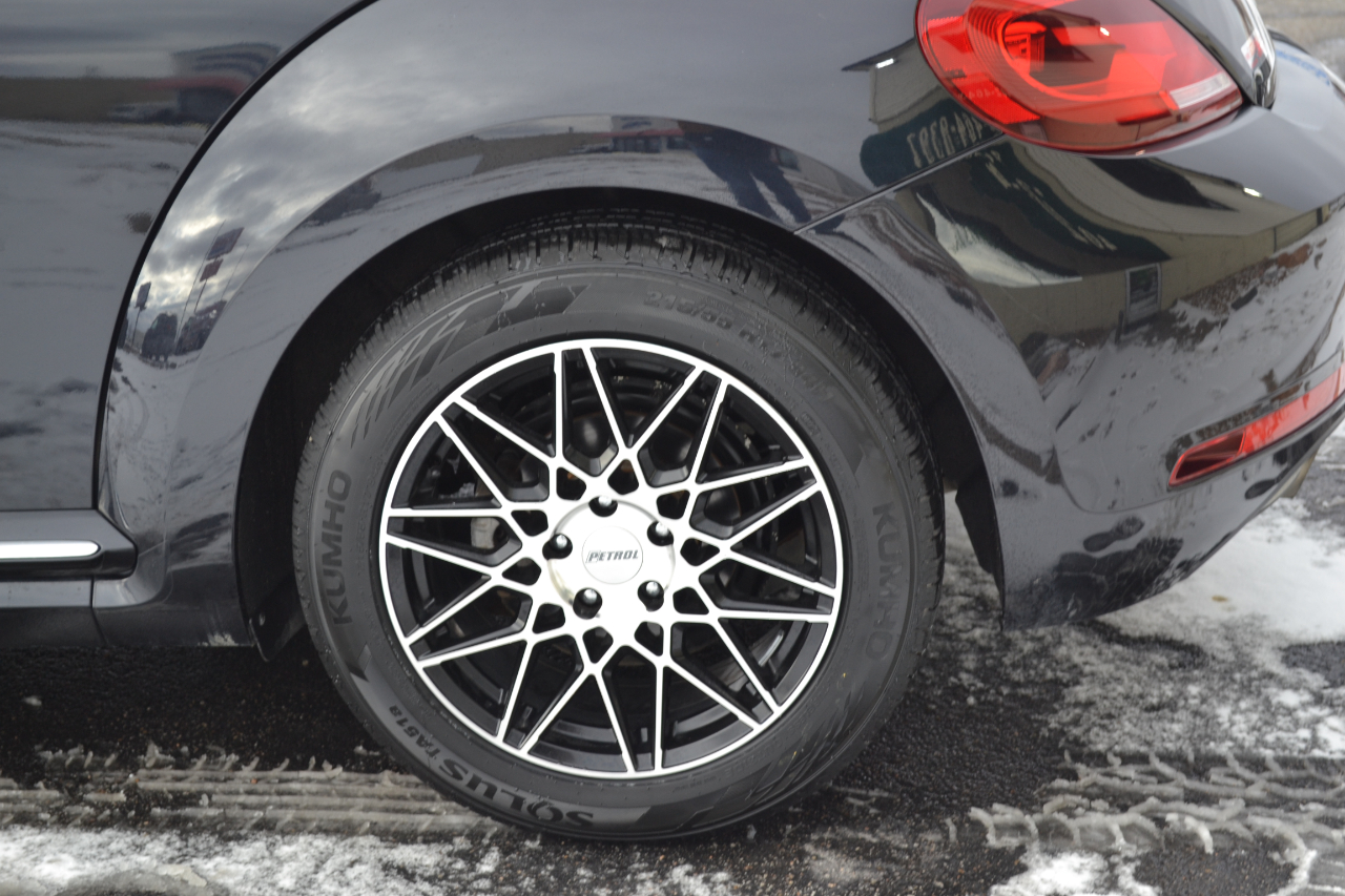 Volkswagen Beetle 2.0T SE 2018