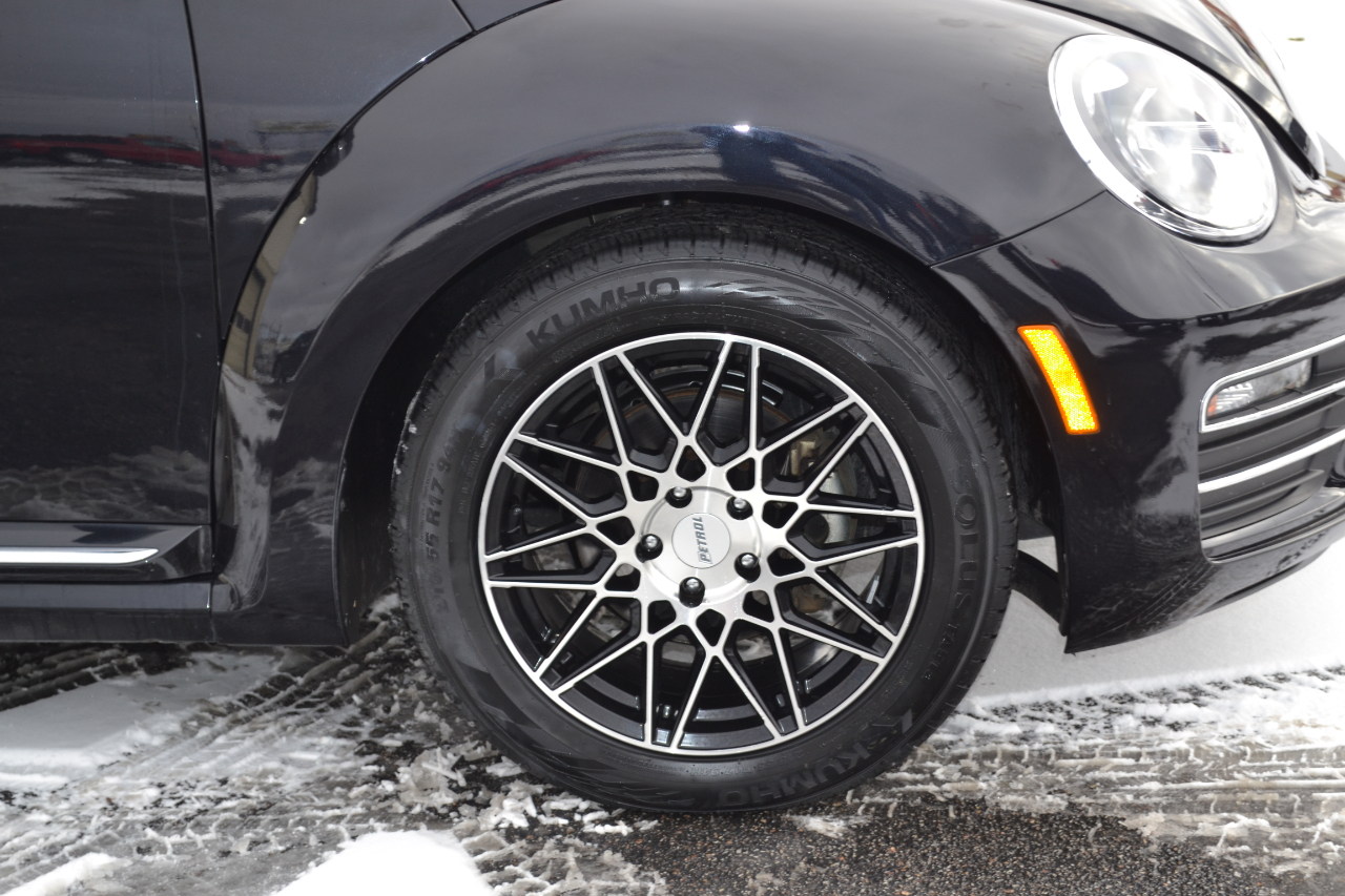 Volkswagen Beetle 2.0T SE 2018