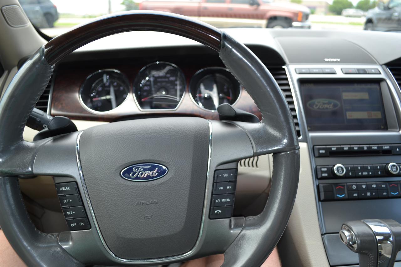Ford Taurus Limited AWD 2010