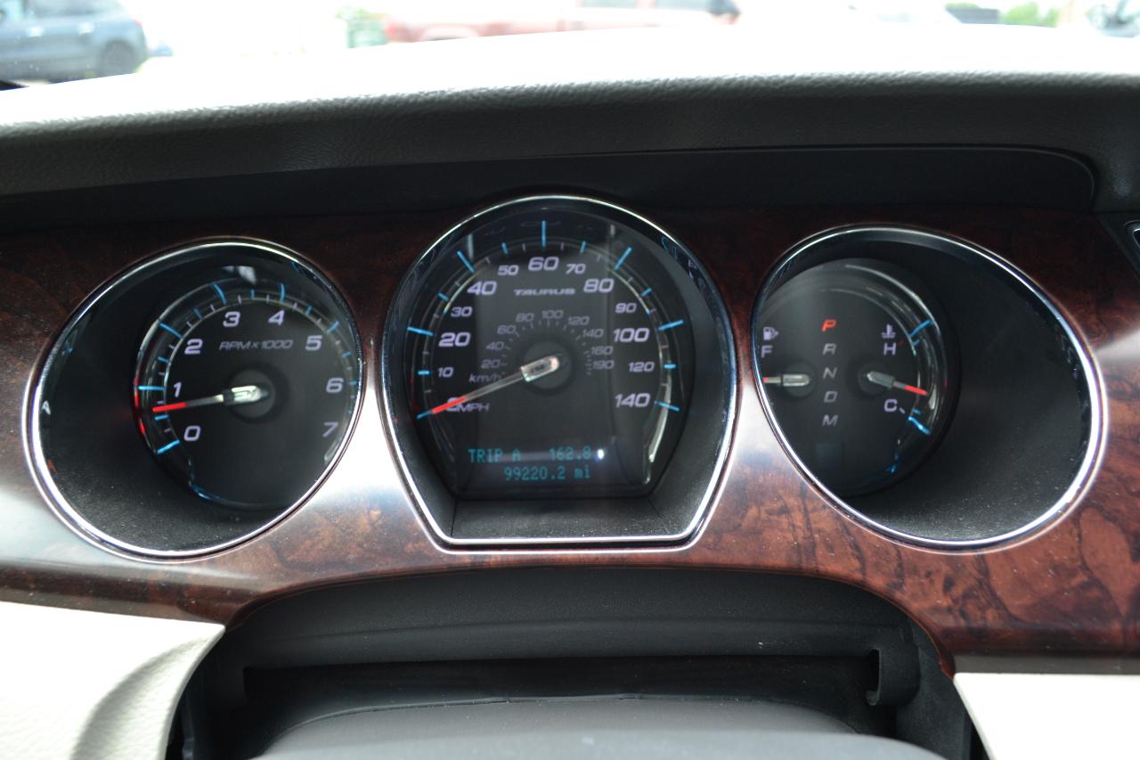 Ford Taurus Limited AWD 2010