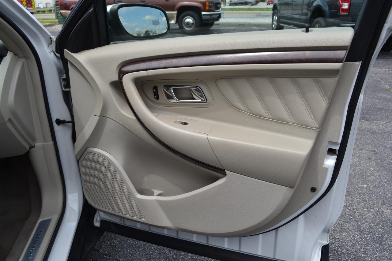Ford Taurus Limited AWD 2010