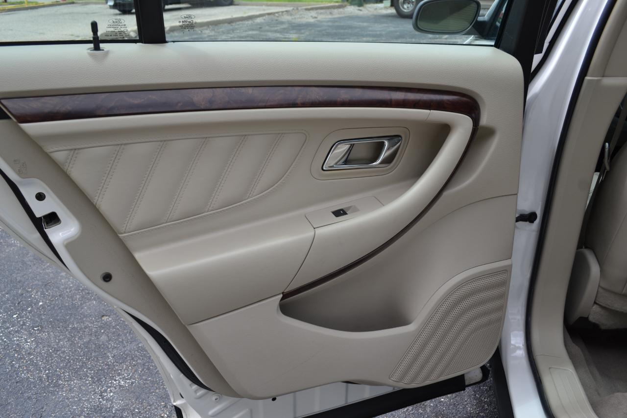 Ford Taurus Limited AWD 2010