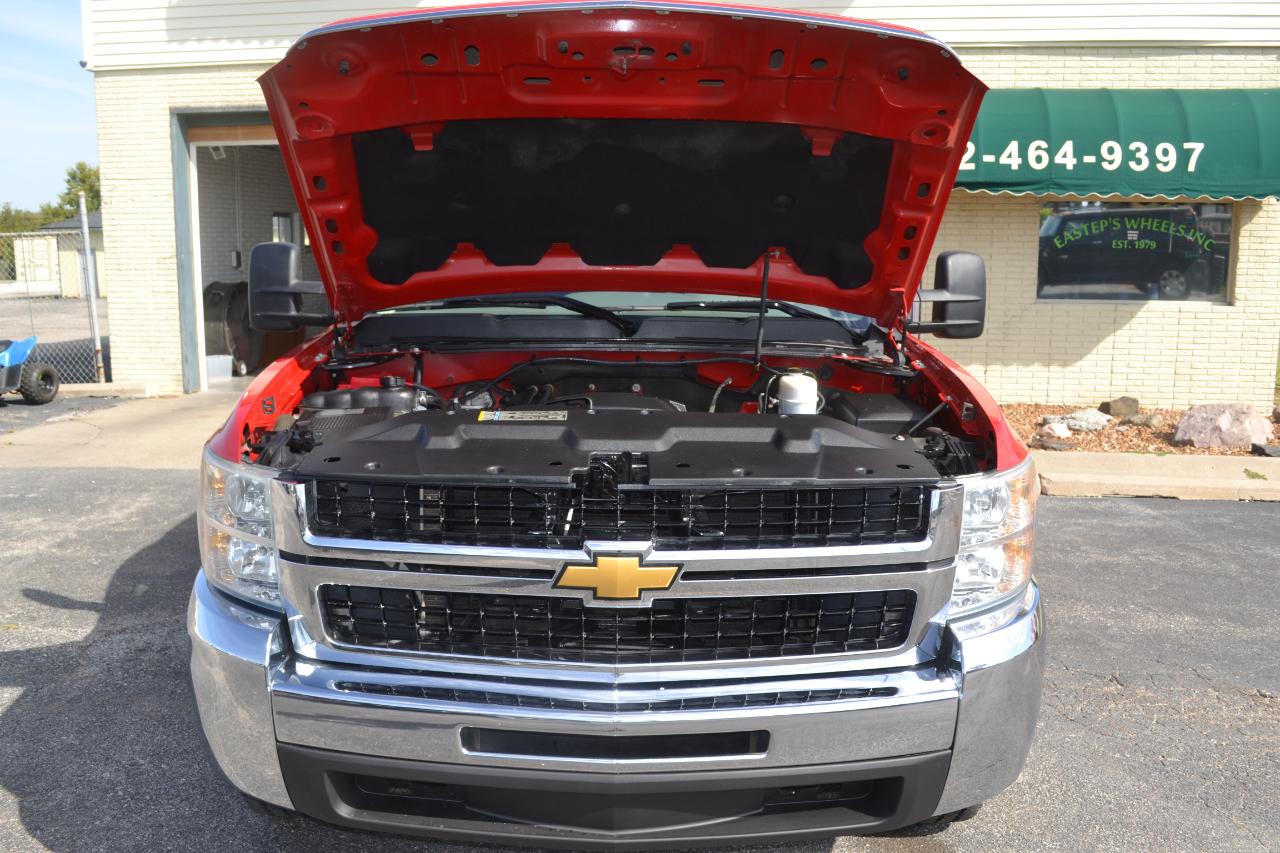 Chevrolet Silverado 2500HD Work Truck Crew Cab 4WD 2010