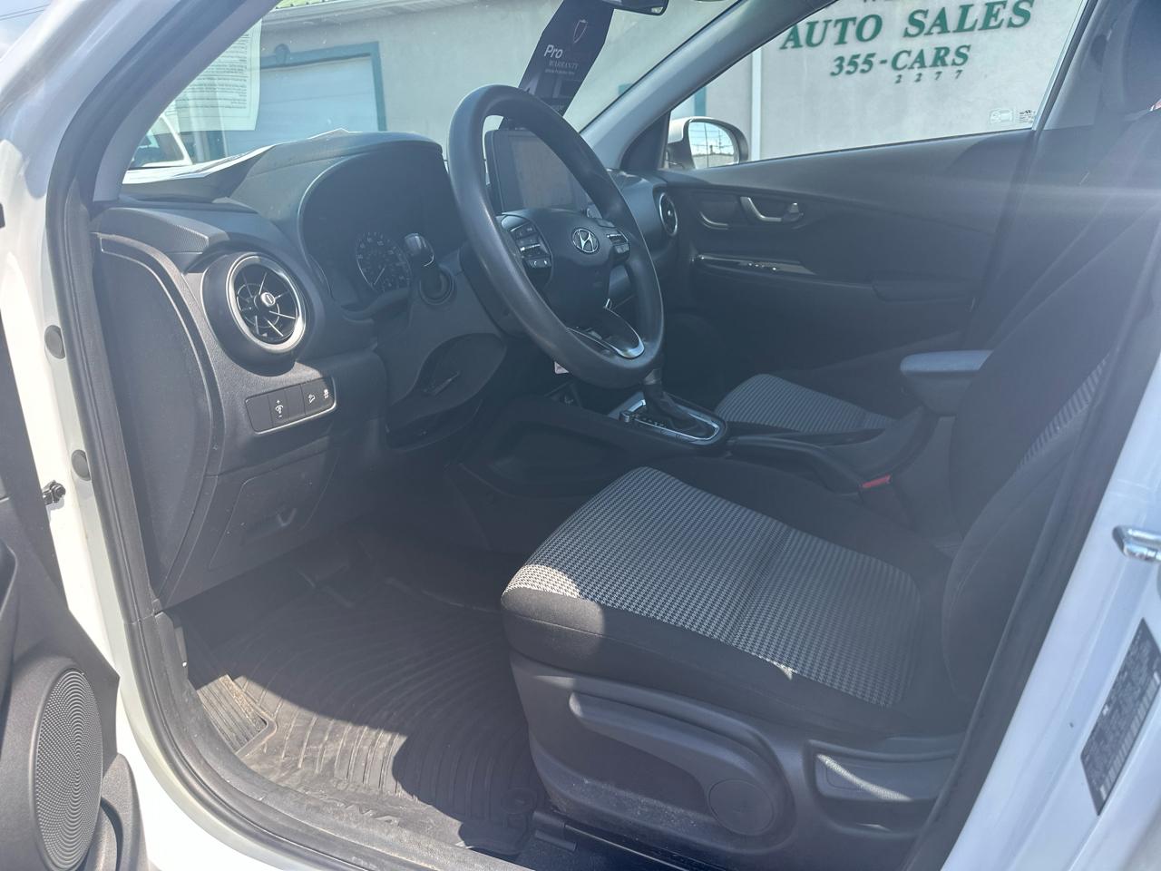 Hyundai Kona SE 2023