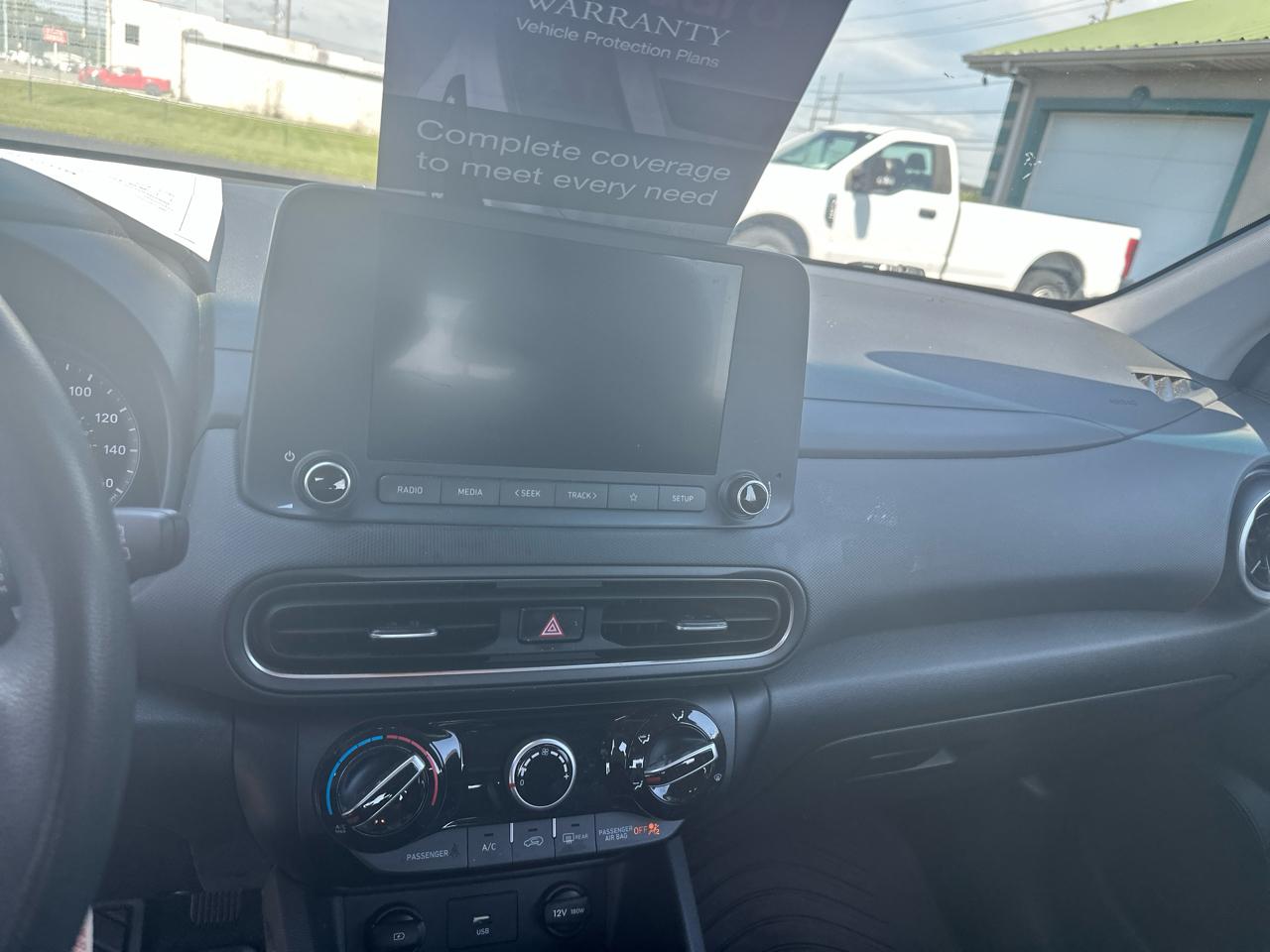 Hyundai Kona SE 2023