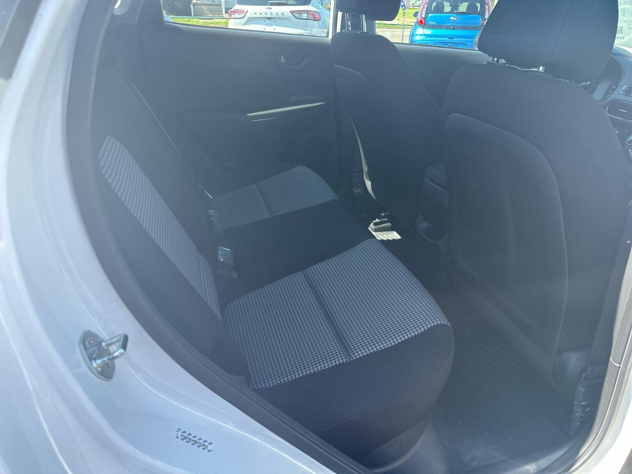 Hyundai Kona SE 2023