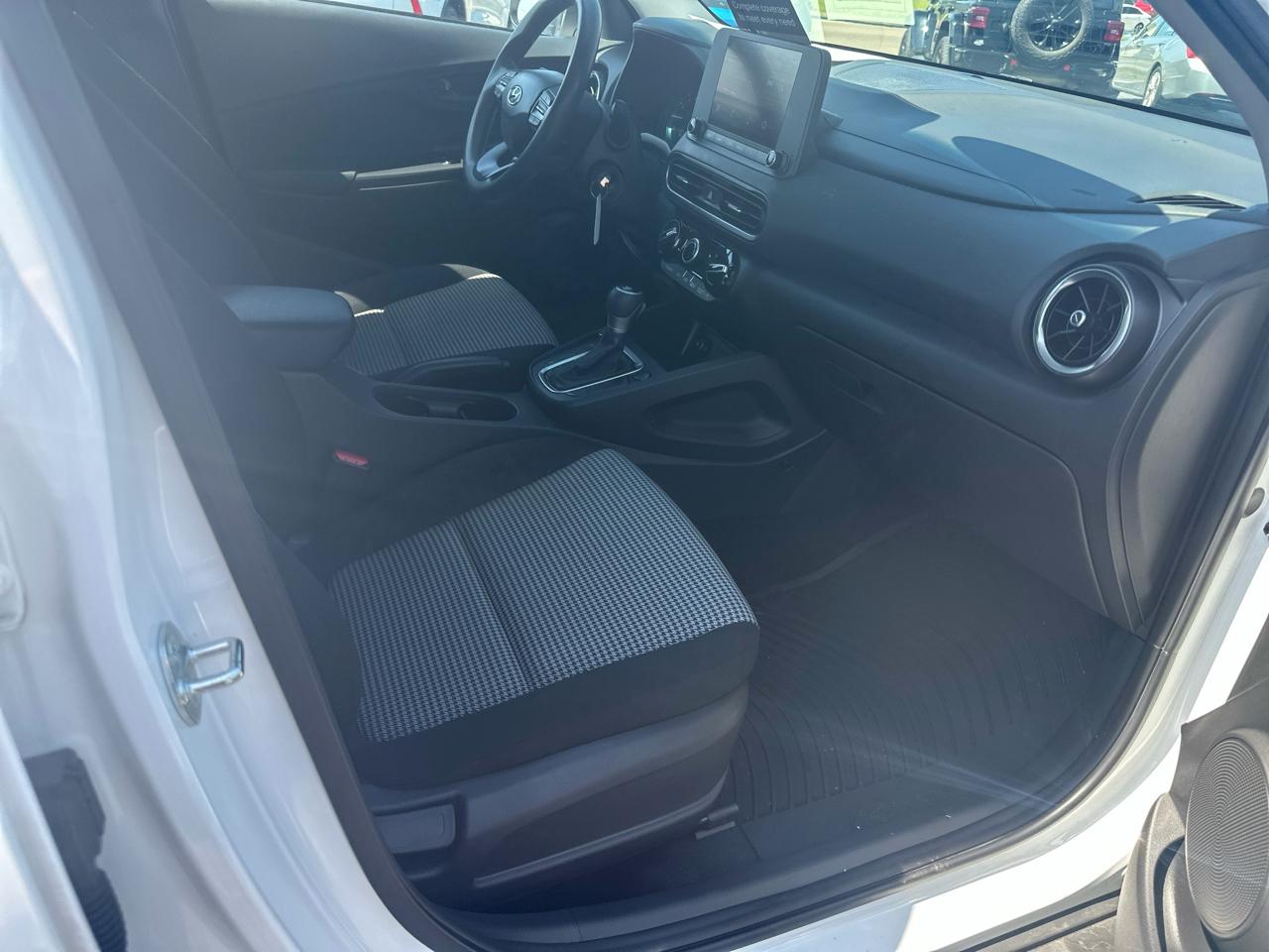 Hyundai Kona SE 2023