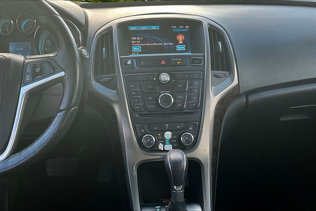 Buick Verano 4dr Sdn Leather Group 2012