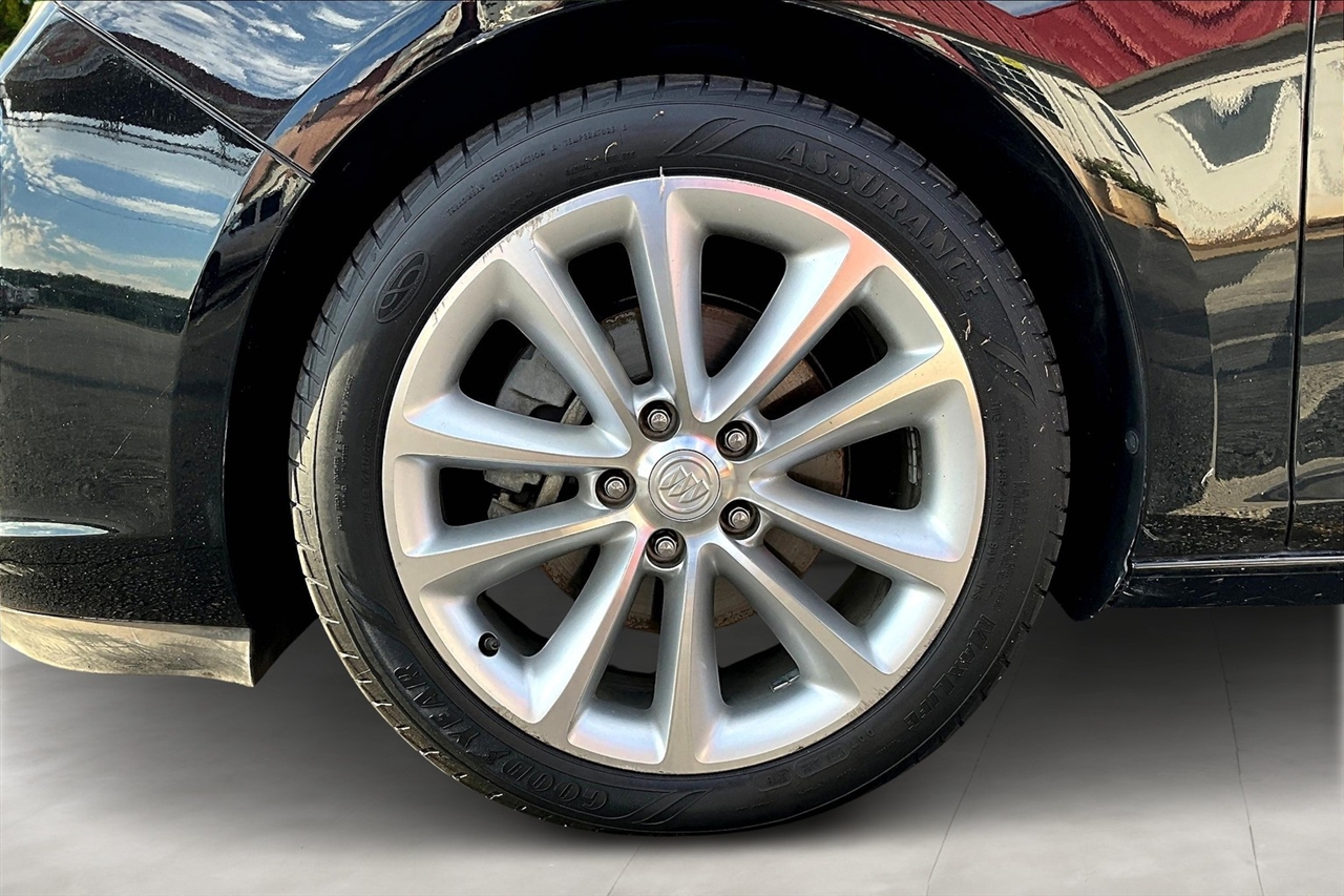 Buick Verano 4dr Sdn Leather Group 2012