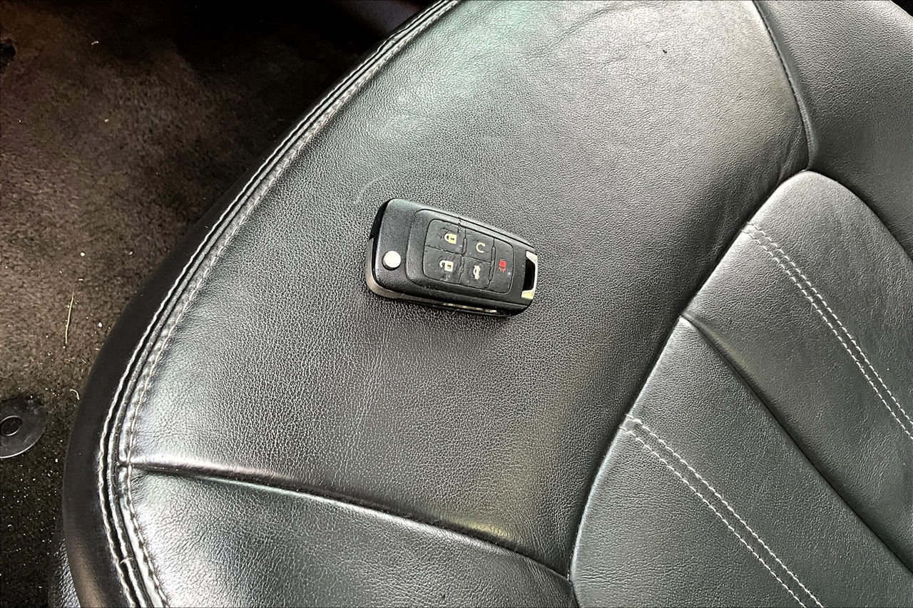 Buick Verano 4dr Sdn Leather Group 2012