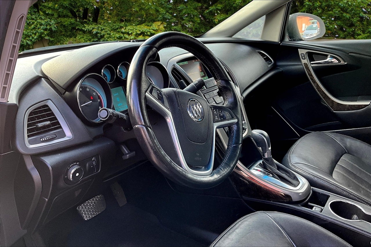 Buick Verano 4dr Sdn Leather Group 2012