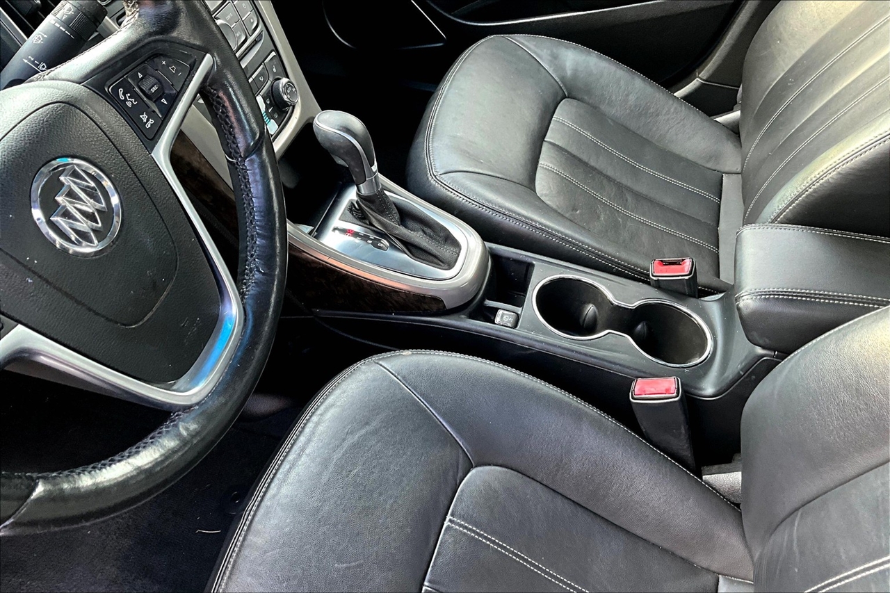 Buick Verano 4dr Sdn Leather Group 2012