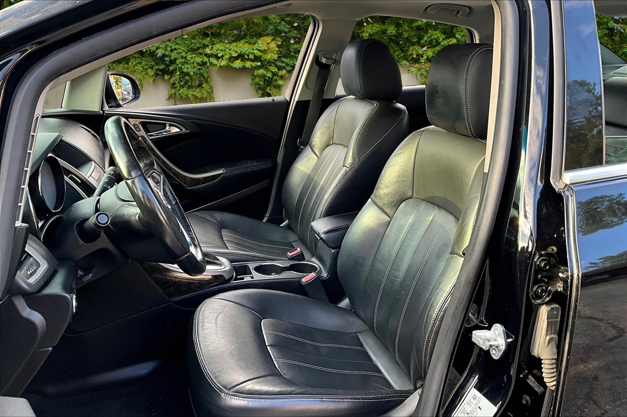 Buick Verano 4dr Sdn Leather Group 2012