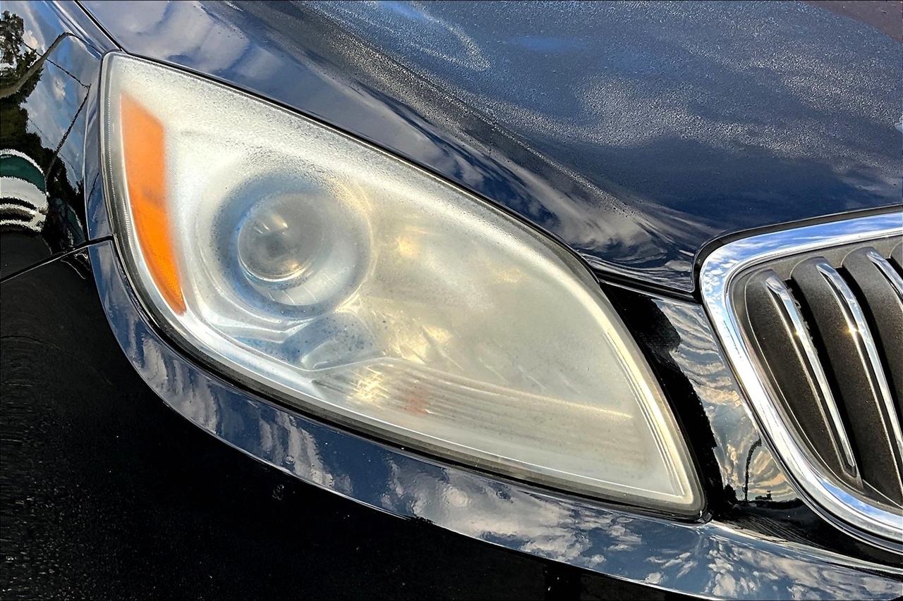 Buick Verano 4dr Sdn Leather Group 2012
