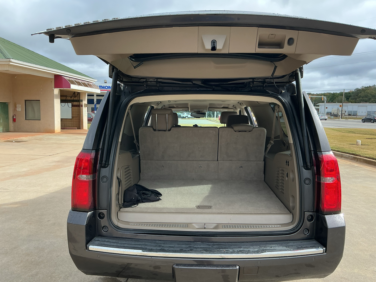 Chevrolet Suburban 2WD 4dr LTZ 2015
