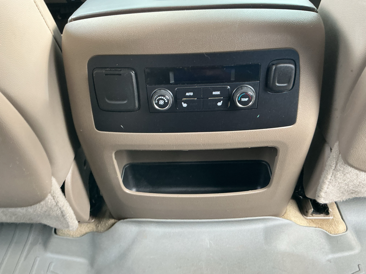Chevrolet Suburban 2WD 4dr LTZ 2015